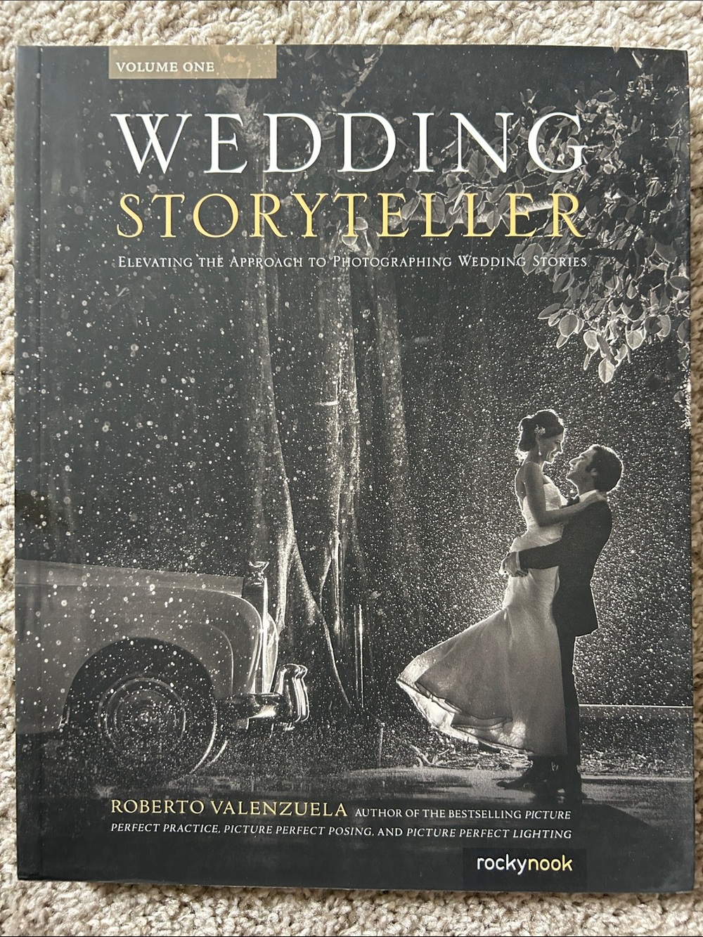 Wedding Storyteller by Roberto Valenzuela - Black & Gold Cover - Picture 1 of 1
